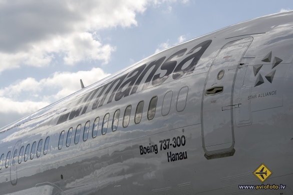 Boeing 737-330
